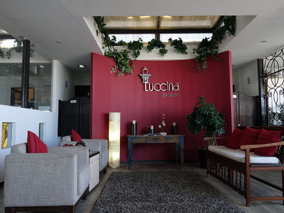 Diseño de recepción y acceso a sanitarios de Ristorante Luccina en San Juan del Río, Querétaro
